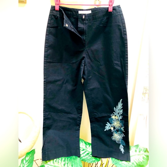 Geoffrey Beene Sport Black Capris with Blue Floral Embroidery - Picture 1 of 5